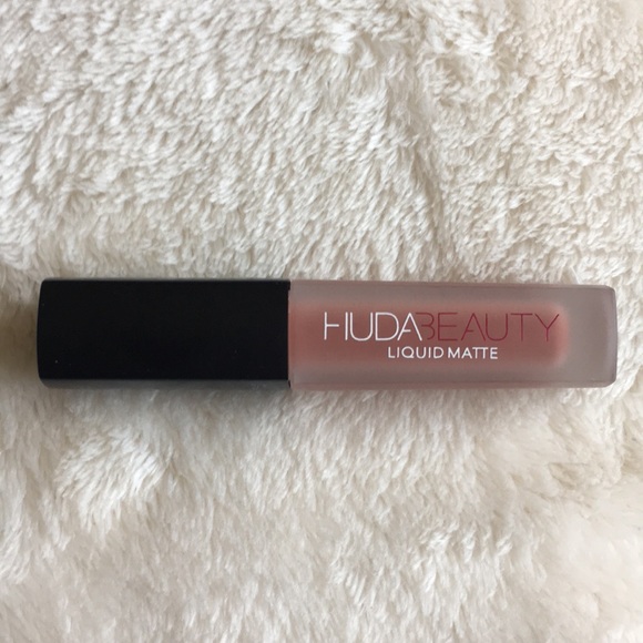 huda mini lipstick